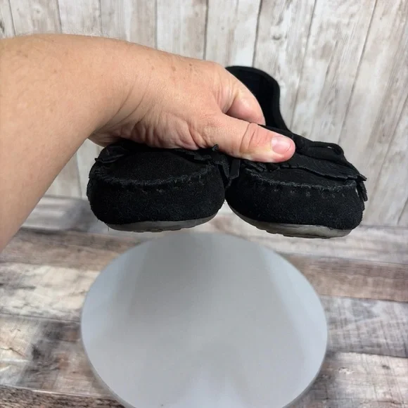 Minnetonka Women’s Black Suede Kilty Moccasin Size 7.5 - Picture 10 of 11